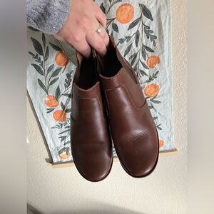 LIKE NEW Adelisa & Co. Espresso Viajero Chelsea boot, 39